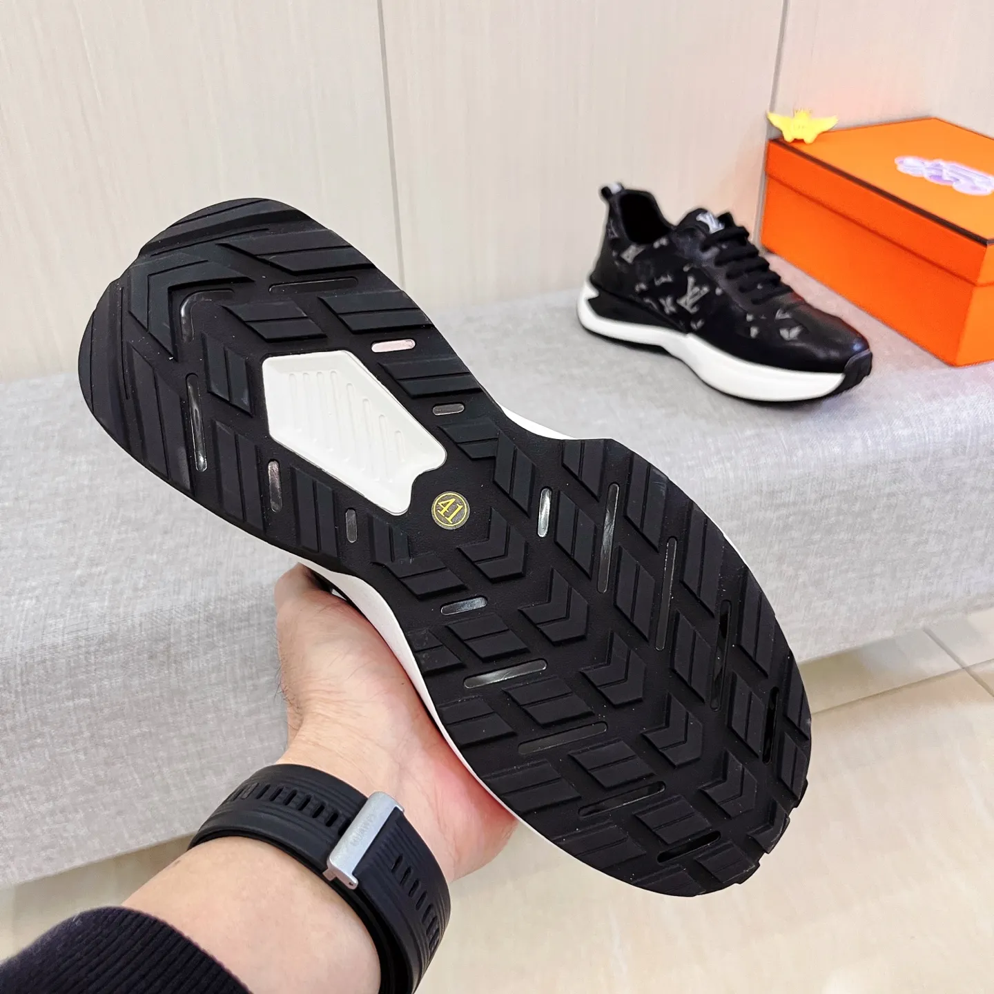 🚘🚘Factory batch 460 men's shoes💰[LV]🔥Louis Vuitton high-end men's shoes brand official website 1:1 latest masterpiece: the upper is made of Italian imported first-layer cowhide with a comfortable and breathable lining➕original non-slip and wear-resistant outsole🔥, making walking more convenient and comfortable! An exclusive new model, a stunning work, a beautiful 1:1 replica [color] compared to the official quality! Create a fashionable personality to set off your uniqueness! A must-have for trendy men! Classic 🔥Size: 38-44 Color: 🔥 2⃣️colors available🔥.